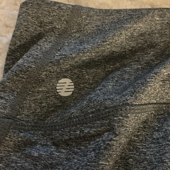 Women’s NWT Zella Cropped Leggings - size S in grey & black - Picture 8 of 9
